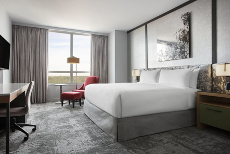 Loews-Chicago-guest-room_450x315